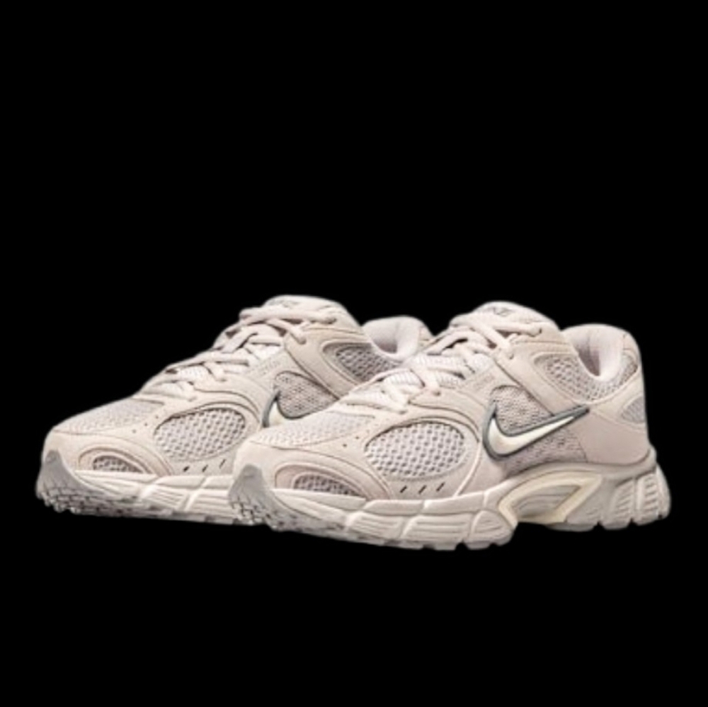 Nike V5 RNR Running Womens Size 9.5 Light Orewood Brown Particle Grey